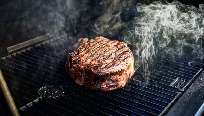 Tips for Grilling the Best Steaks on a Charcoal Grill - Masterbuilt®