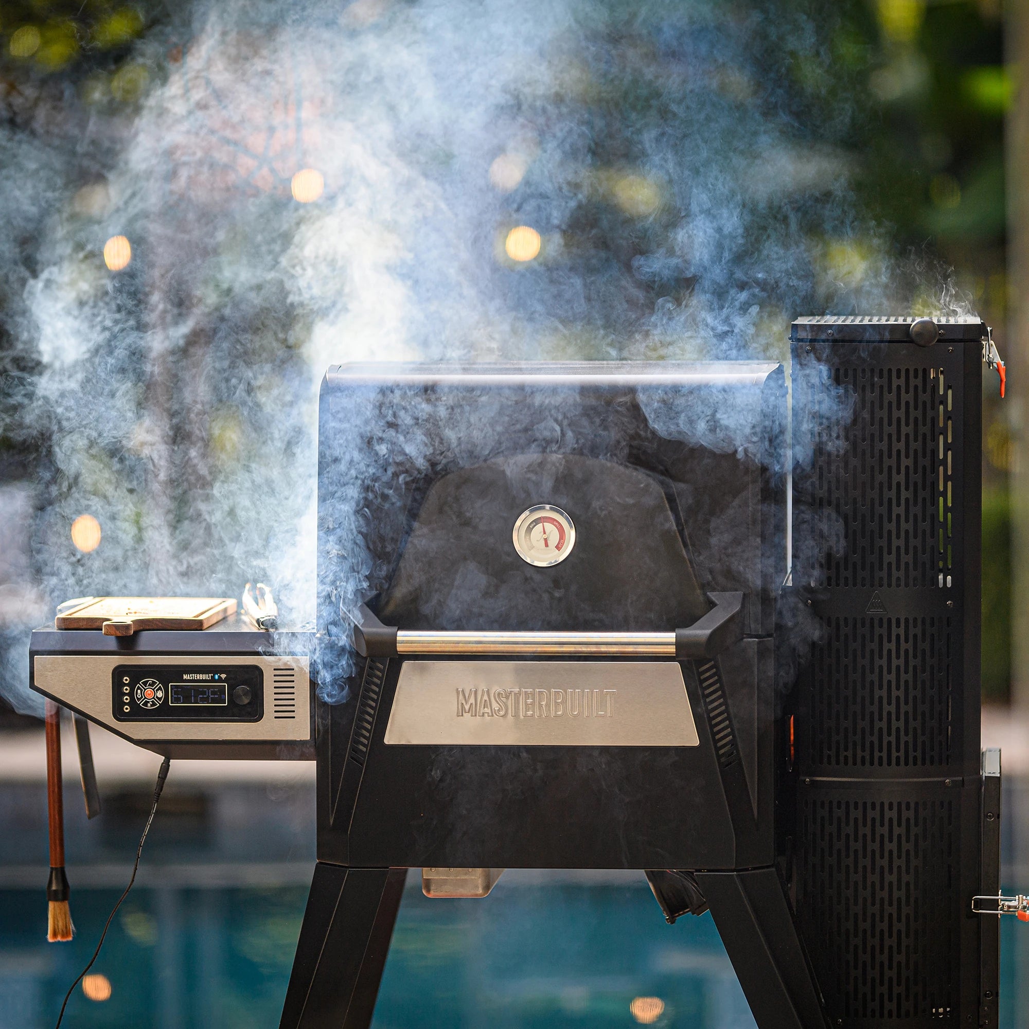 Gravity Series 560 Digital Charcoal Grill + Smoker and Cover - Thumbnail 3