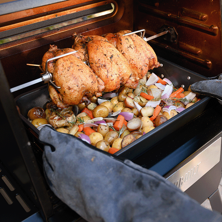 Gravity Series® 800 with Cover and Rotisserie Bundle Masterbuilt
