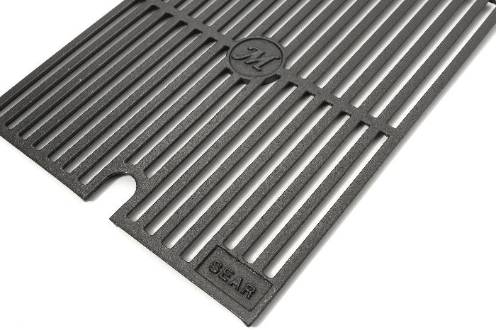 The sear side of the grate has a flat grid 